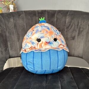 Blueberry cake squishmellow